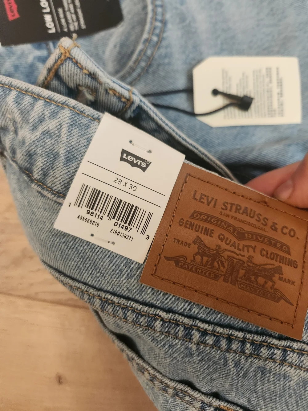 Levi's Low And Loose Jeans - Picture 5 of 5